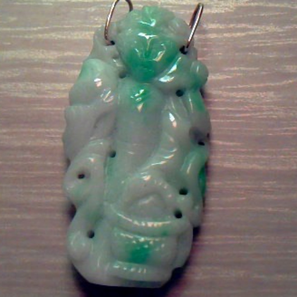 Fine Antique Chinese Pendant Immortal Apple Green